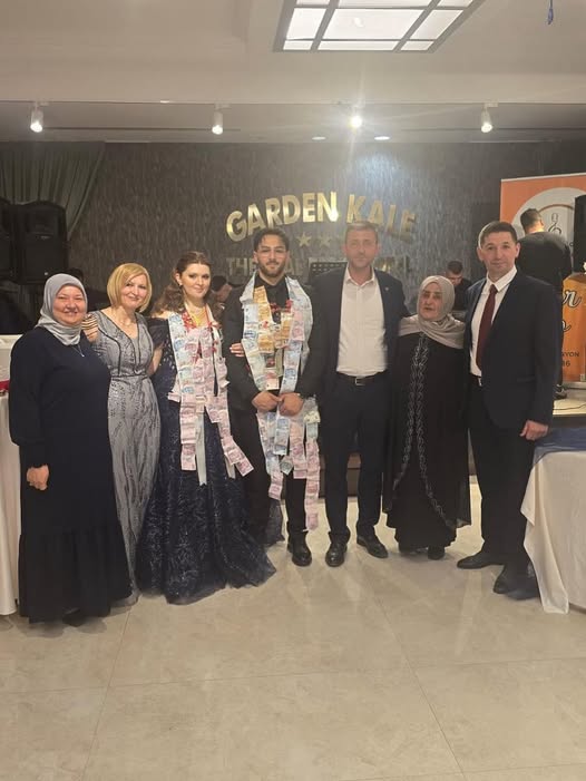 Sinanpaşa Belediye Başkanı Yıldırım, Genç Çiftin Nişan Töreninde Mutluluğa Ortak Oldu