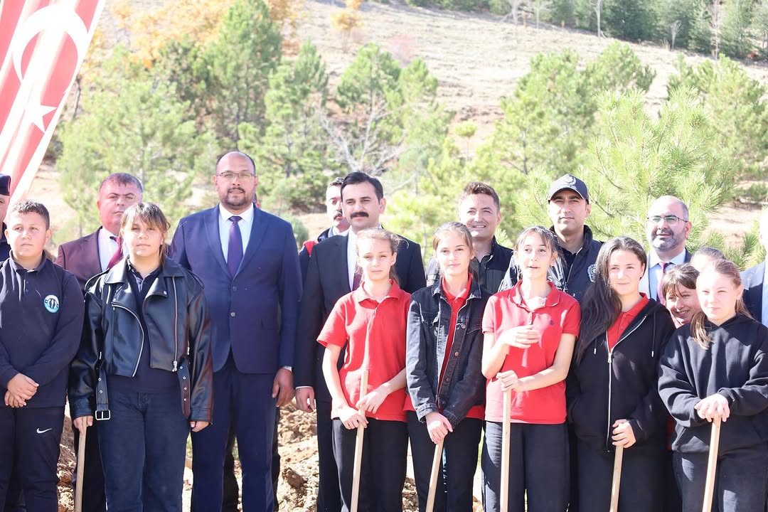 Bayat Belediyesi Cumhuriyet'in 102. Yılında 102 Fidan Dikti